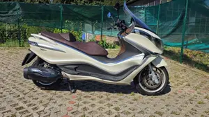 Piaggio X10 350 ie Executive (2011 - 17)  (2)