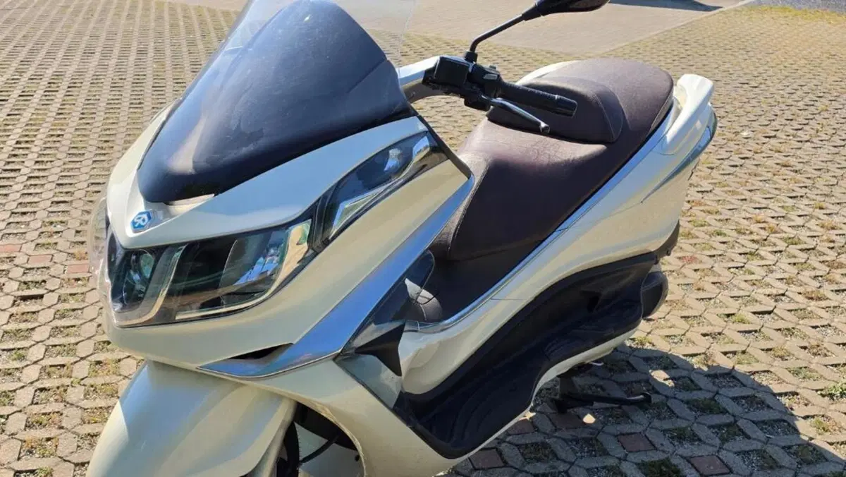 Piaggio X10 350 ie Executive (2011 - 17)  (4)