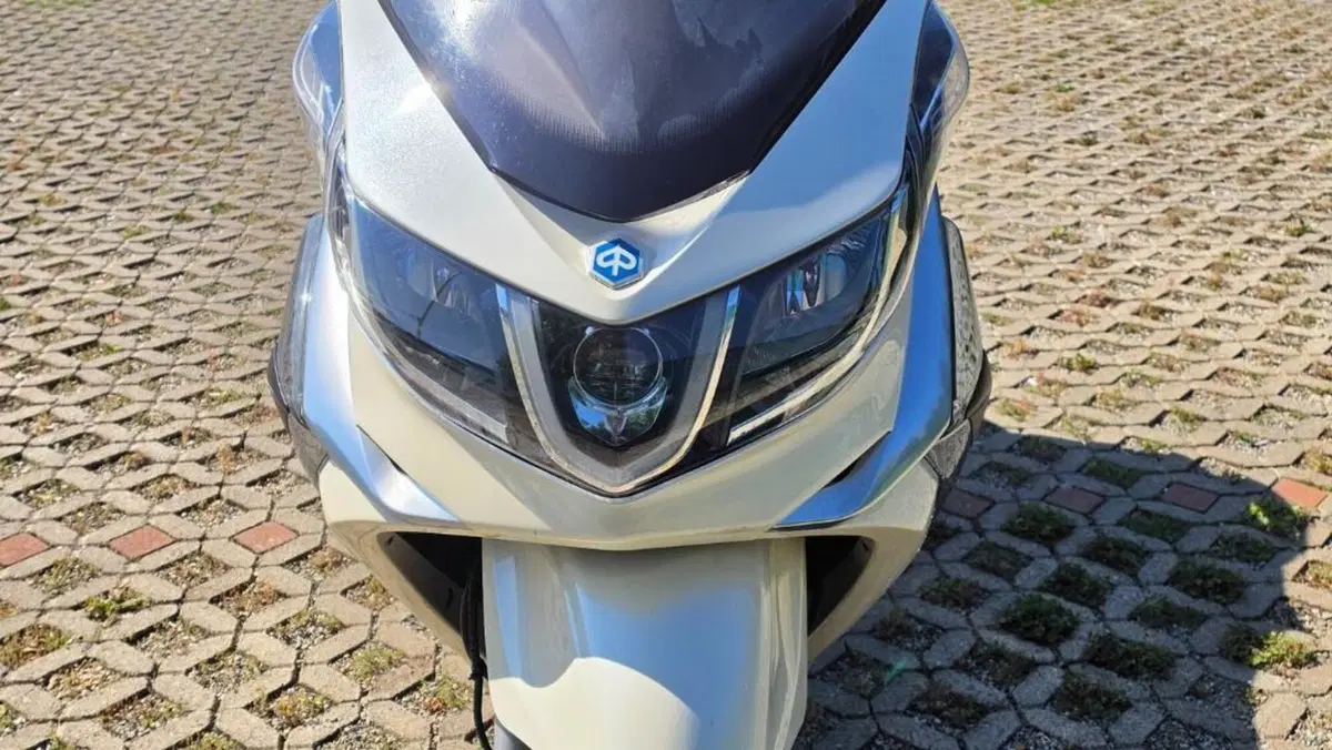 Piaggio X10 350 ie Executive (2011 - 17)  (3)