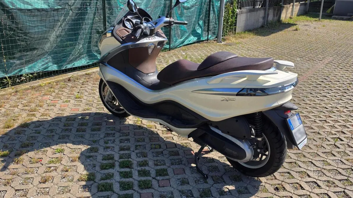 Piaggio X10 350 ie Executive (2011 - 17)  (6)