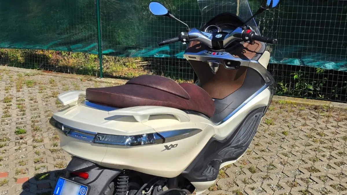 Piaggio X10 350 ie Executive (2011 - 17)  (8)
