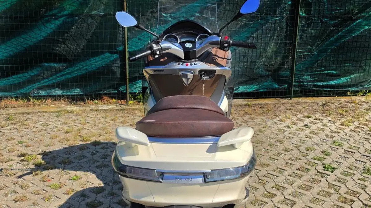 Piaggio X10 350 ie Executive (2011 - 17)  (9)