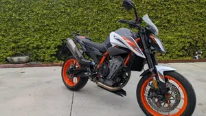 KTM 890 Duke R (2020)  (2)