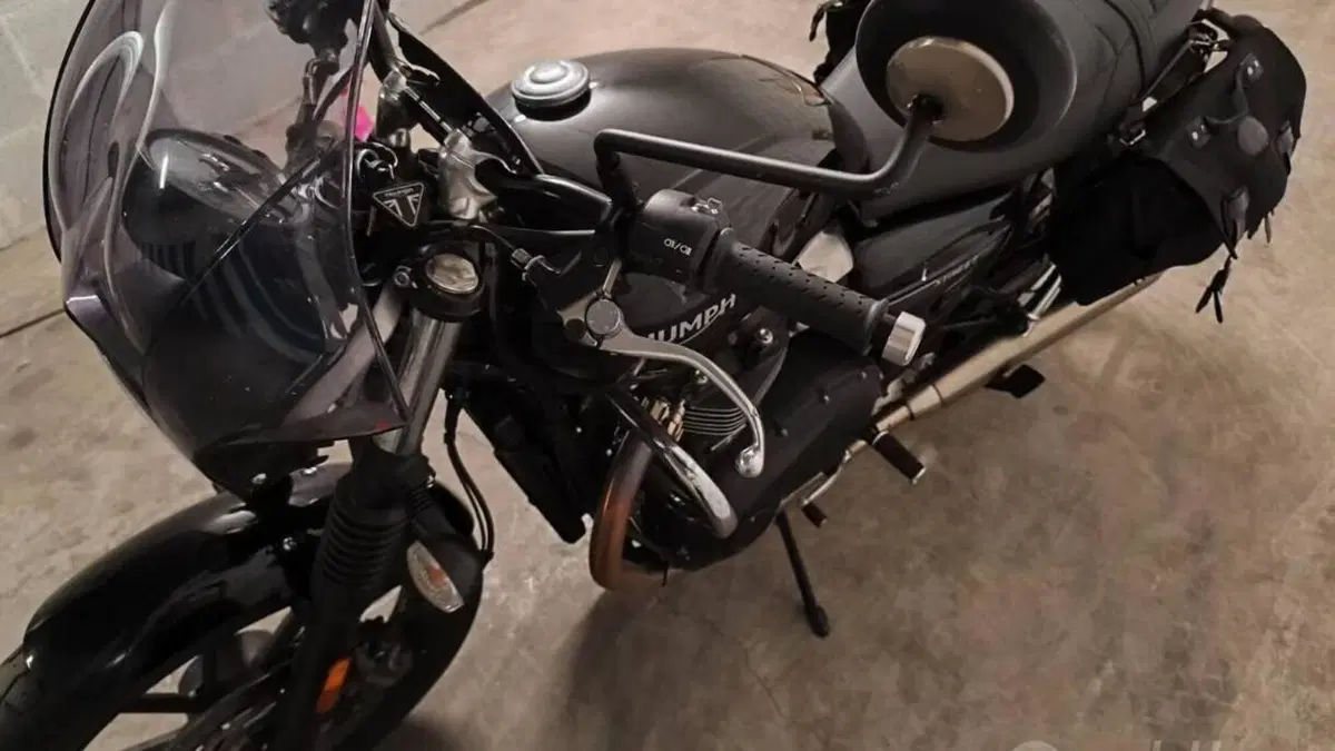 Triumph Street Twin 900 (2021 - 22)  (4)