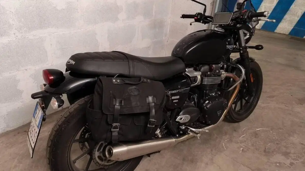 Triumph Street Twin 900 (2021 - 22)  (5)