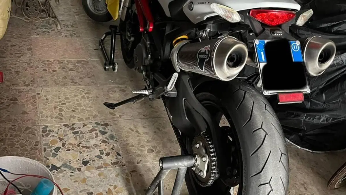 Ducati Monster 796 (2010 - 13)  (20)