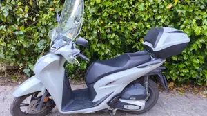 Honda SH 150i (2024 - 25)  (2)
