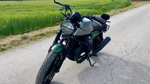 Moto Guzzi V7 Stone Centenario (2021 - 22)  (2)