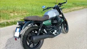 Moto Guzzi V7 Stone Centenario (2021 - 22)  (4)