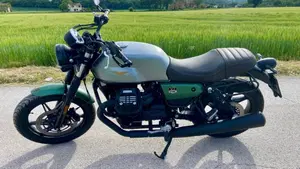 Moto Guzzi V7 Stone Centenario (2021 - 22)  (3)