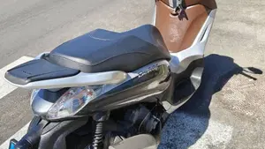 Piaggio Beverly 300 i.e. ABS-ASR (2016 - 20)  (12)