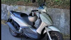 Piaggio Beverly 300 i.e. ABS-ASR (2016 - 20)  (2)