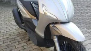 Piaggio Beverly 300 i.e. ABS-ASR (2016 - 20)  (3)