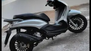 Piaggio Beverly 300 i.e. ABS-ASR (2016 - 20)  (4)