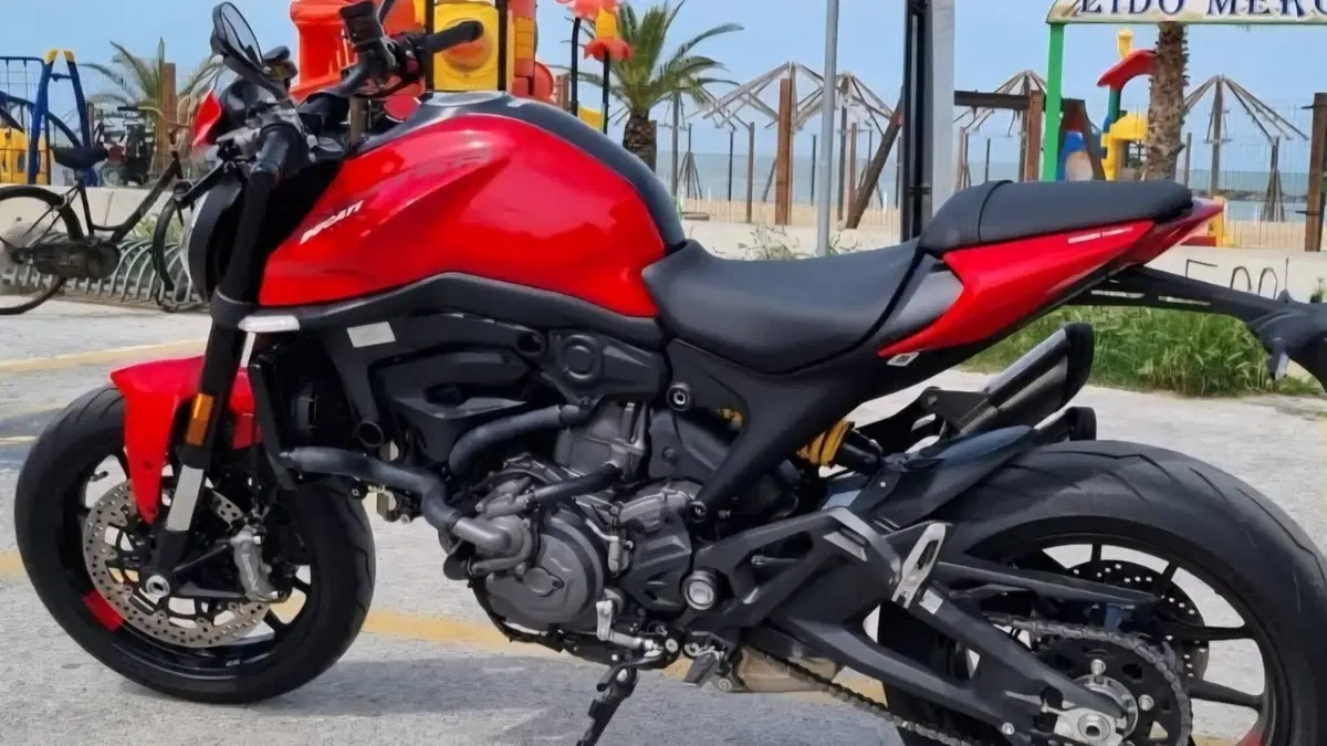 Ducati Monster 937 + (2021 - 25)  (2)