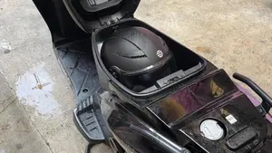 Kymco Agility 50 R12 (2021 - 25)  (5)