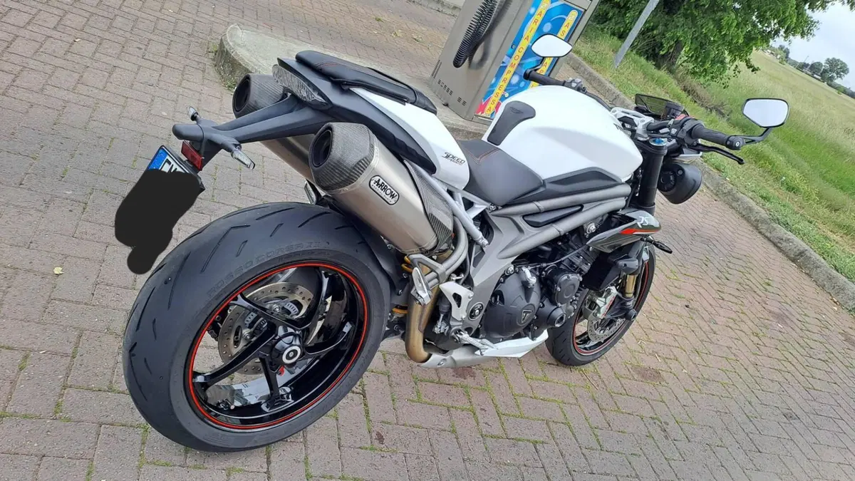 Triumph Speed Triple 1050 RS (2018 - 20)  (3)