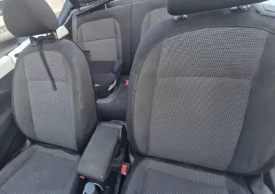 Volkswagen Maggiolino Cabrio 1.6 TDI Design (8)