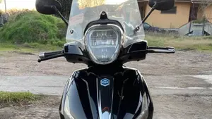 Piaggio Beverly 300 i.e. (2010 - 16)  (2)
