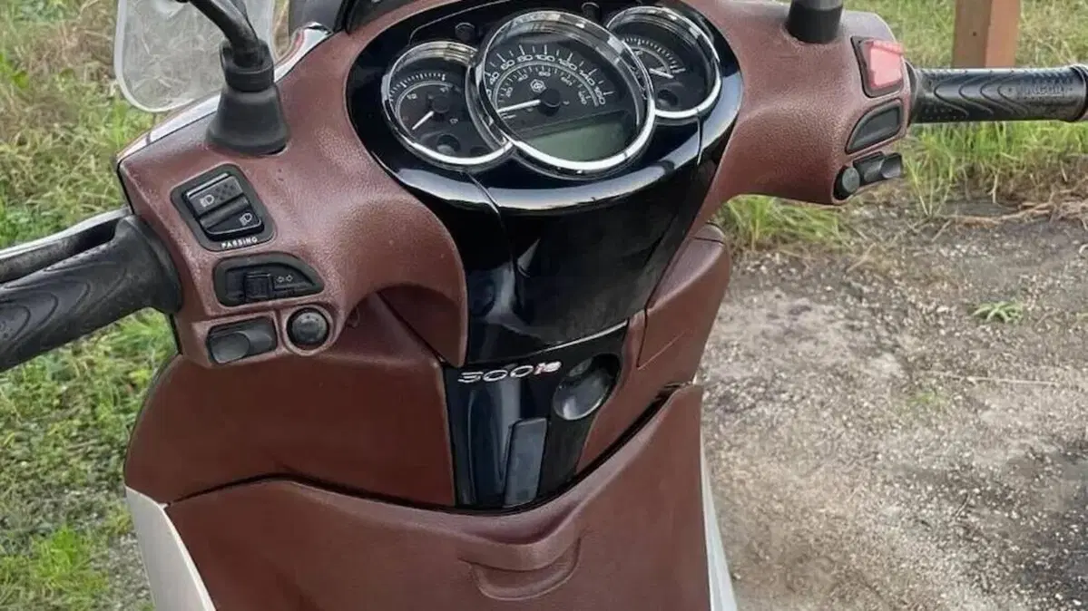 Piaggio Beverly 300 i.e. (2010 - 16)  (3)