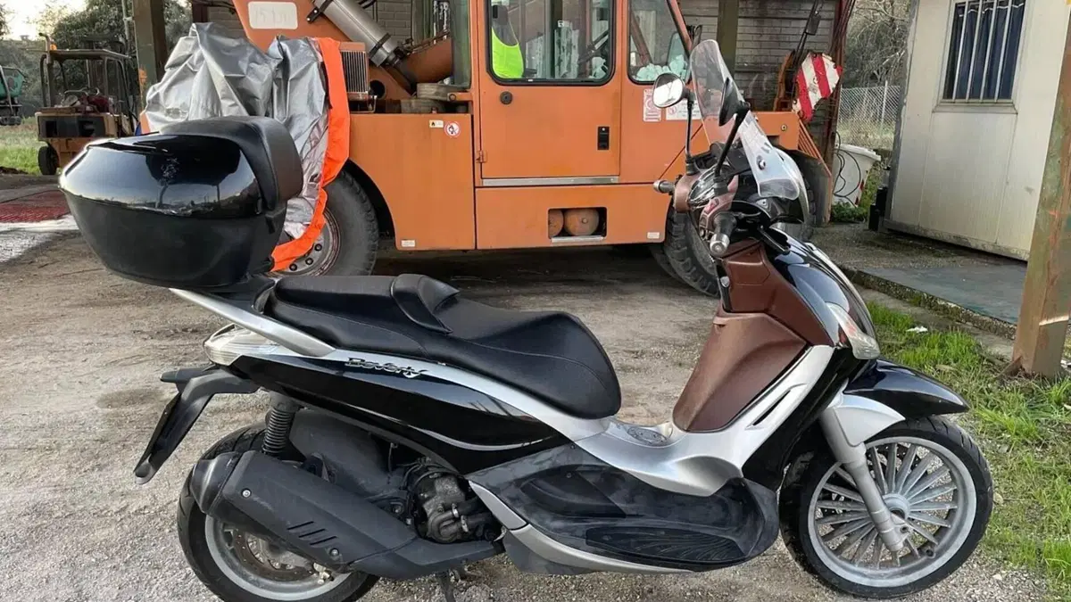Piaggio Beverly 300 i.e. (2010 - 16)  (6)
