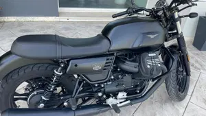 Moto Guzzi V7 III Stone Night Pack (2019 - 20)  (8)
