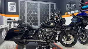 Harley-Davidson Road King Special (2021 - 25)  (2)