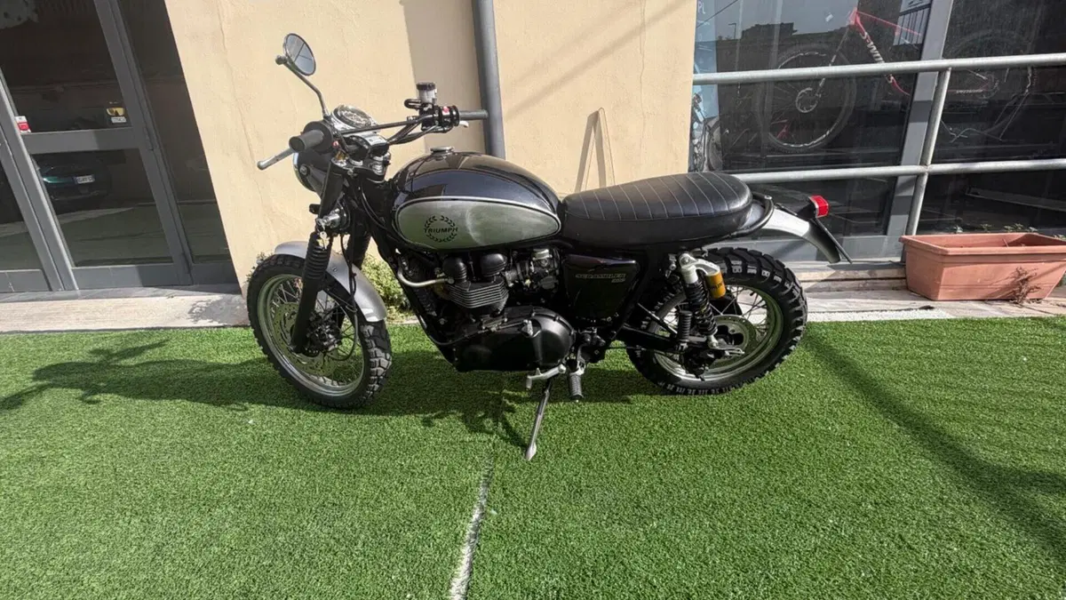 Triumph Scrambler 900 Chrome Edition (2023)  (2)