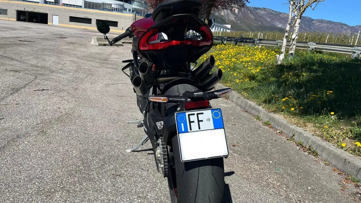 MV Agusta Brutale 1000 RR (2021 - 25)  (4)