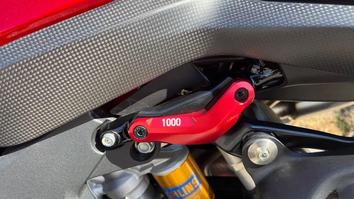 MV Agusta Brutale 1000 RR (2021 - 25)  (6)