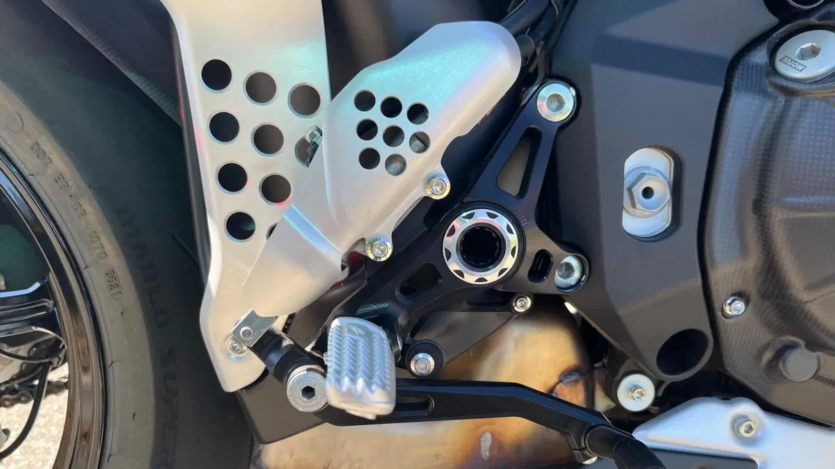 MV Agusta Brutale 1000 RR (2021 - 25)  (9)
