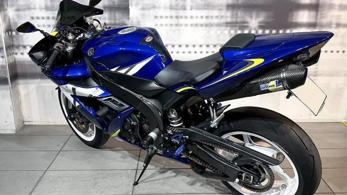 Yamaha YZF R1 (2004 - 05)  (2)