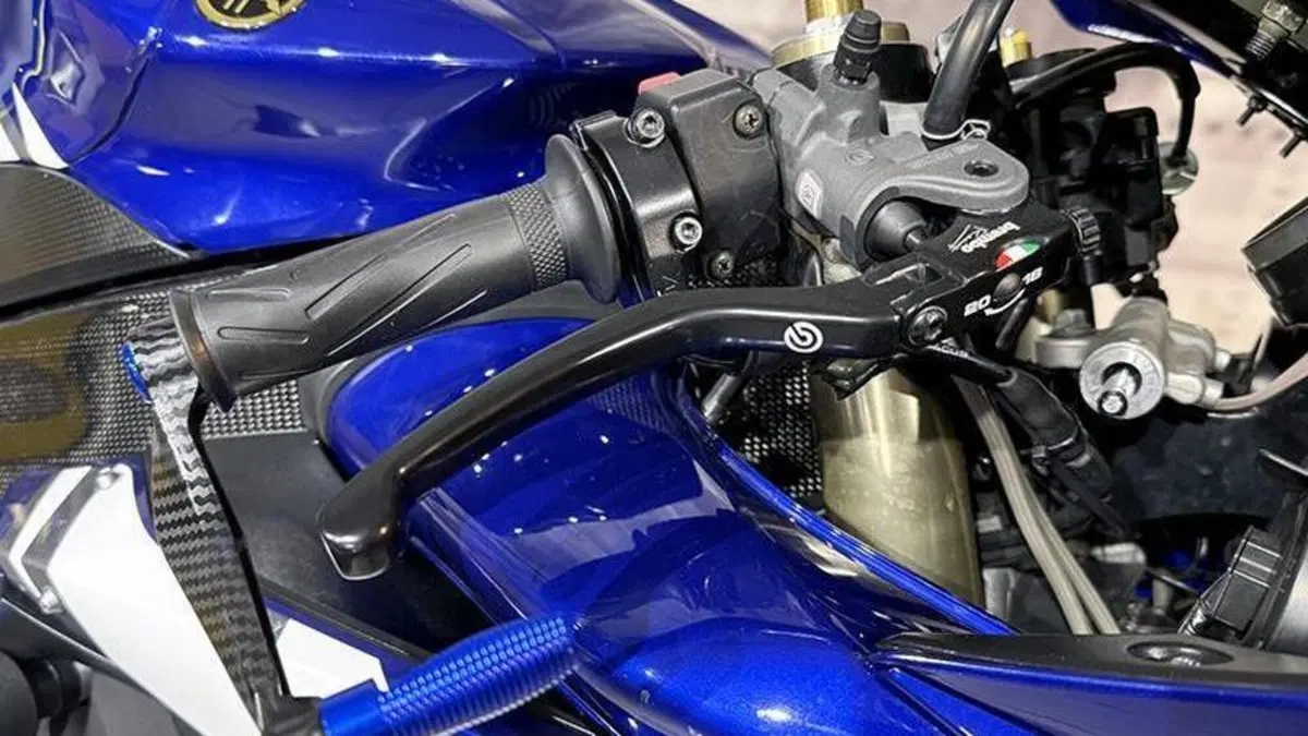 Yamaha YZF R1 (2004 - 05)  (4)