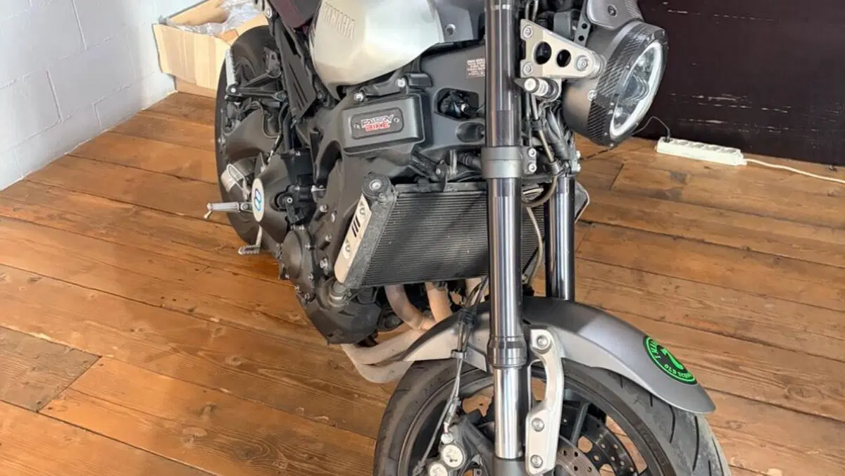 Yamaha XSR 900 ABS (2016 - 20)  (9)