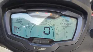 Piaggio Beverly 300 S ABS-ASR (2021 - 25)  (9)