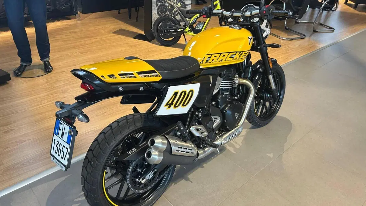 Triumph Tracker 400 (2026)  (2)