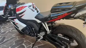 Honda CBR 1000 RR Fireblade (2006 - 07)  (2)