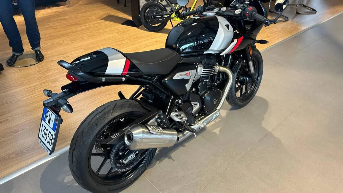 Triumph Thruxton 400 (2026)  (2)