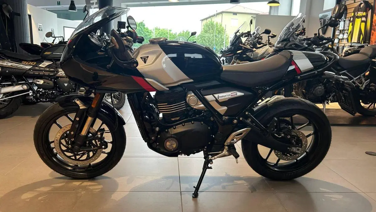 Triumph Thruxton 400 (2026)  (3)