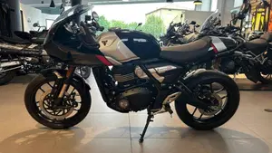 Triumph Thruxton 400 (2026)  (3)