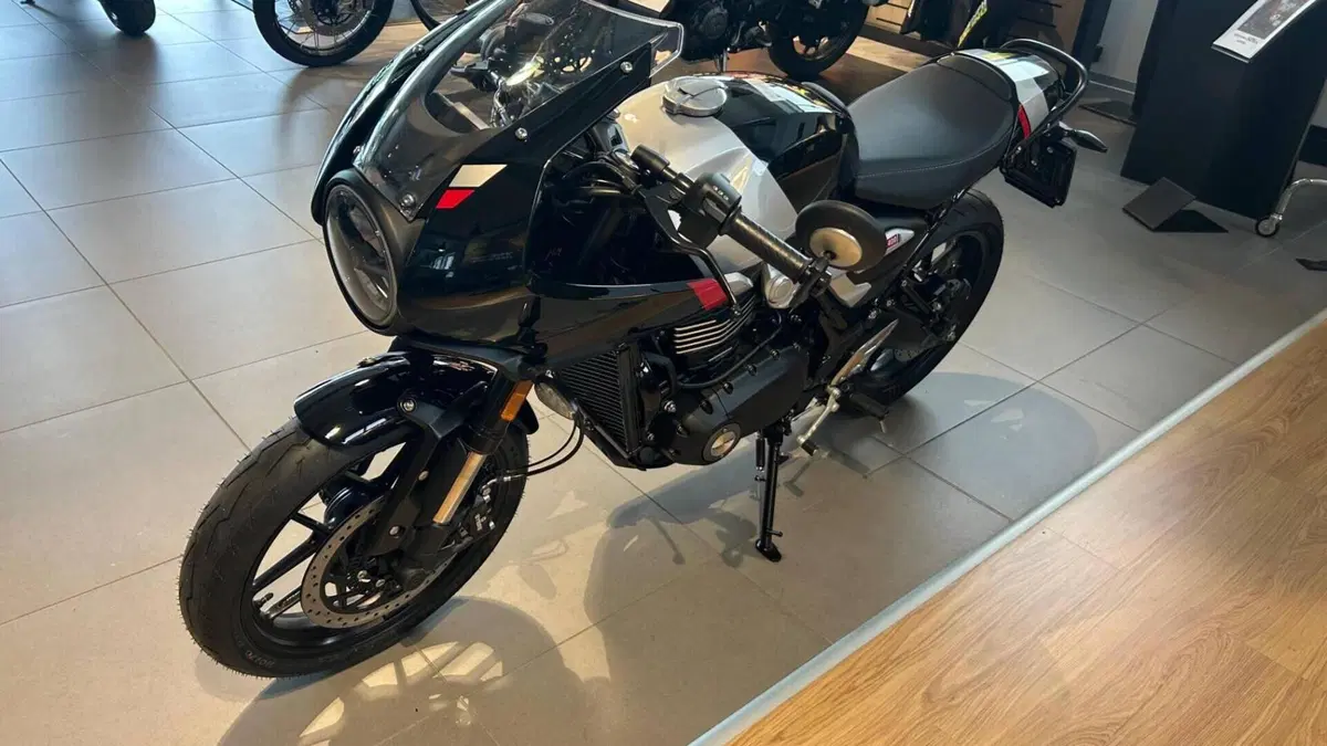 Triumph Thruxton 400 (2026)  (4)