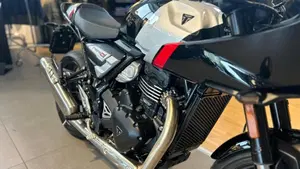 Triumph Thruxton 400 (2026)  (6)
