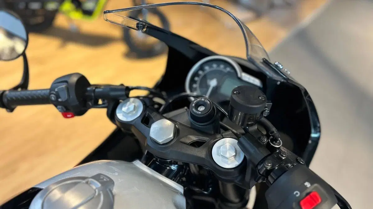 Triumph Thruxton 400 (2026)  (7)