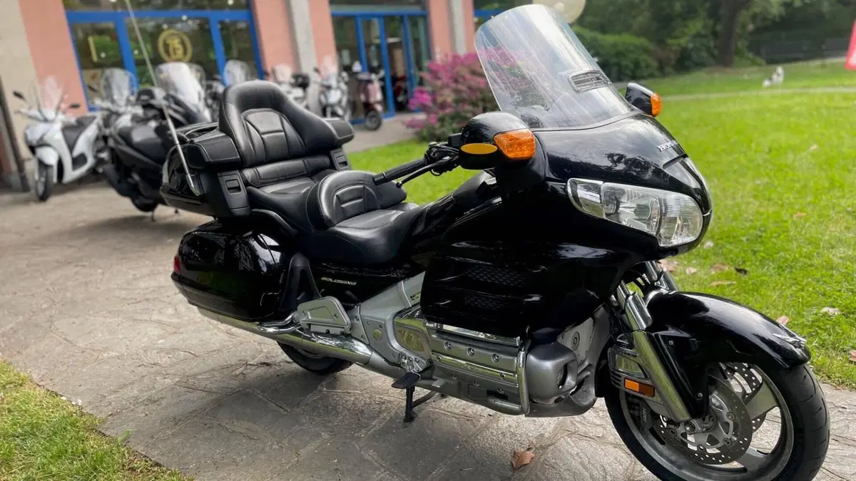 Honda GL 1800 Gold Wing (2007 - 11)  (2)