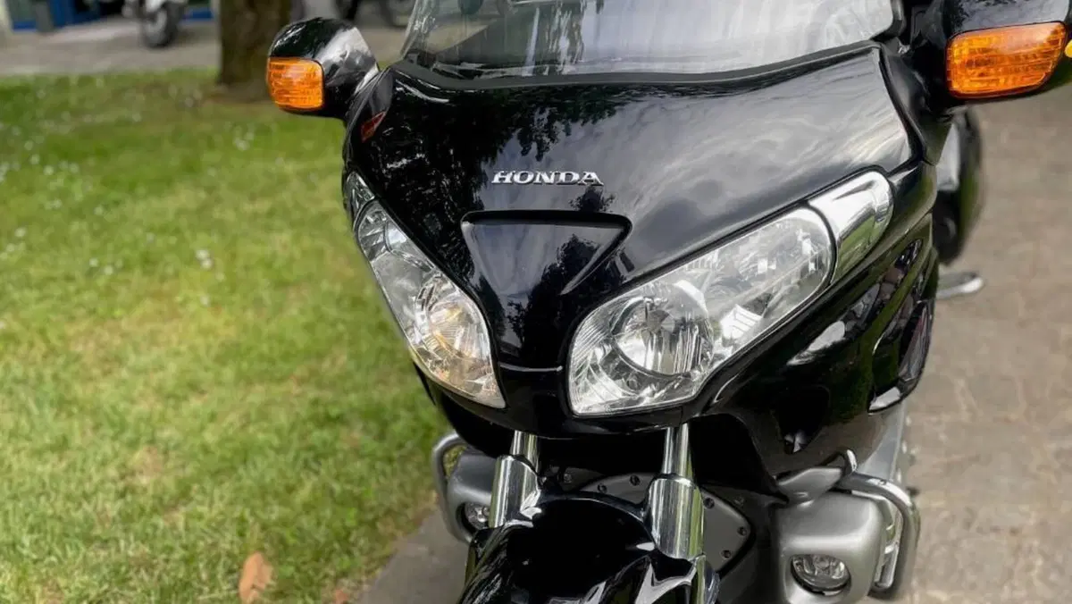 Honda GL 1800 Gold Wing (2007 - 11)  (3)