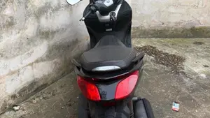Yamaha X-Max 125 (2010 - 13)  (2)