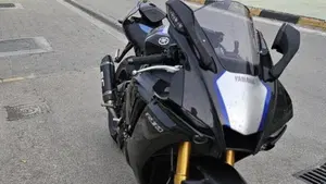 Yamaha YZF R1M (2020 - 25)  (5)