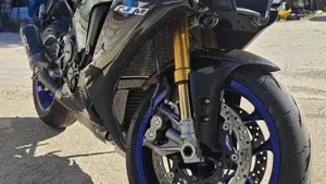 Yamaha YZF R1M (2020 - 25)  (6)