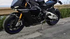 Yamaha YZF R1M (2020 - 25)  (7)