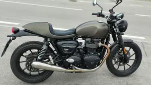 Triumph Speed Twin 900 Chrome Edition (2023)  (3)